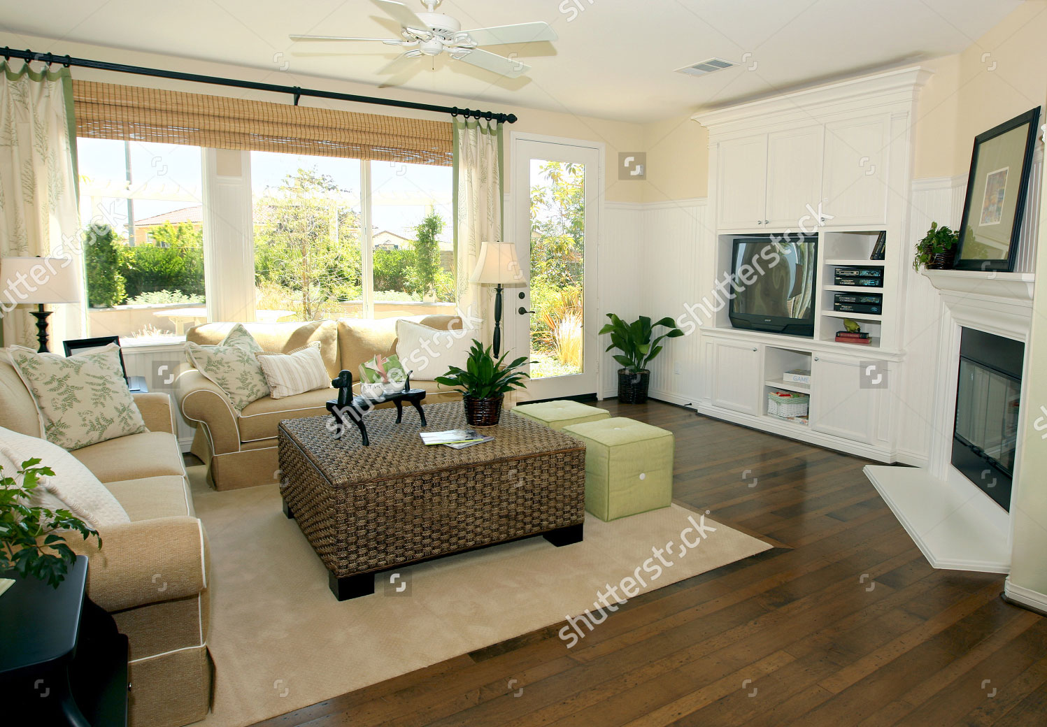 stock-photo-contemporary-living-room-in-earth-tones-16199482
